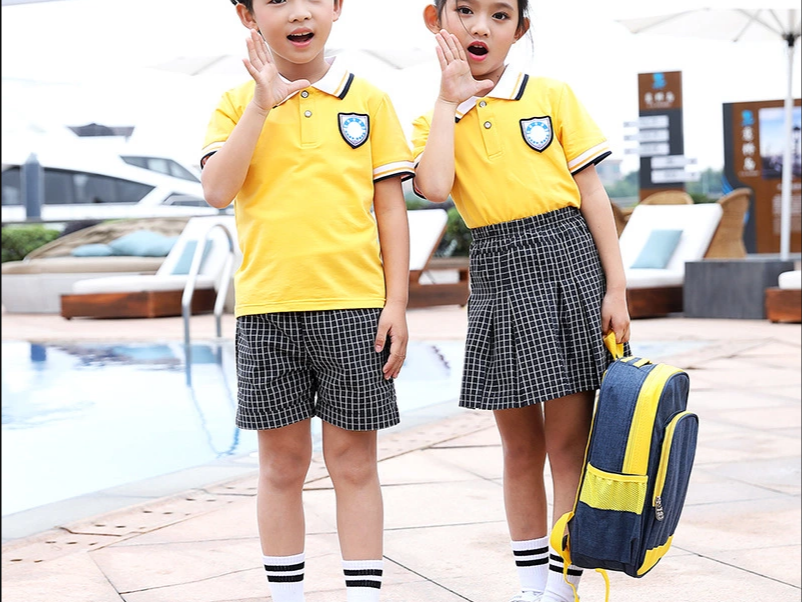 給小朋友穿東莞美惠寶幼兒園園服就是媽媽的愛(ài)
